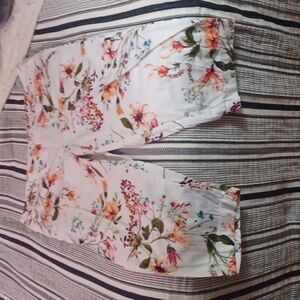 Floral Print Capris